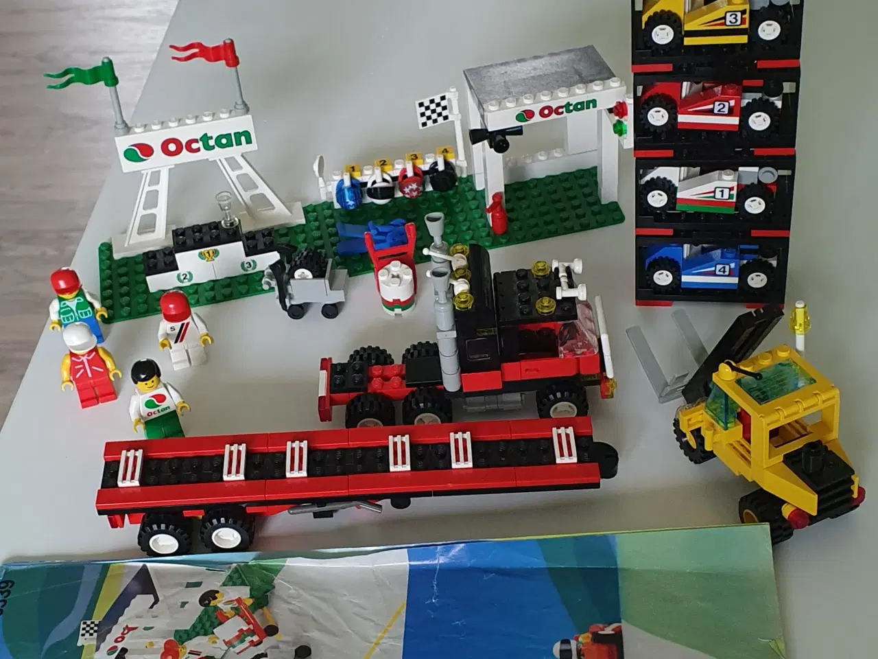 Billede 4 - Flot Lego. Intet mangler.
