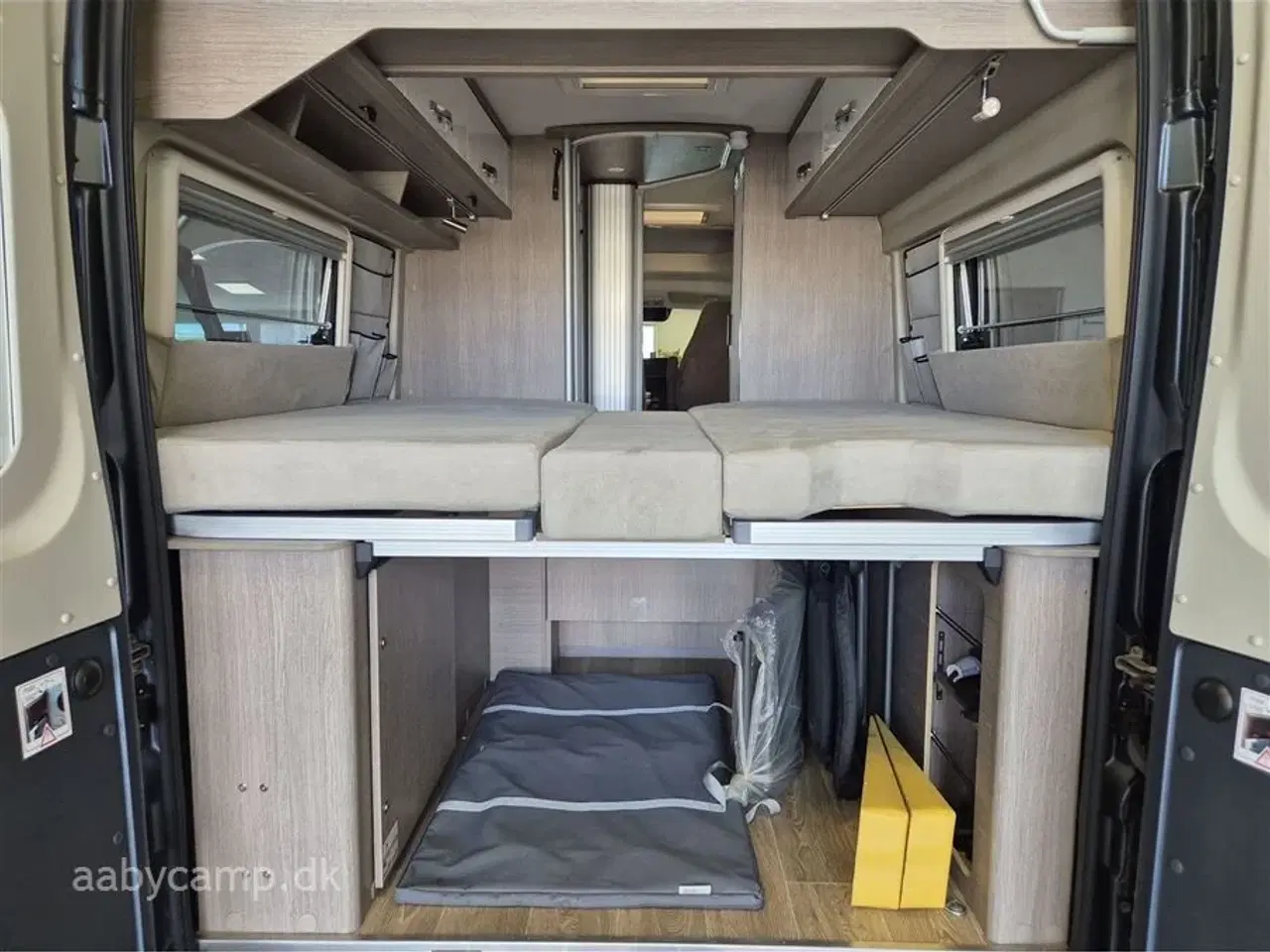 Billede 5 - 2020 - Pössl Roadcar R 640 Automatgear. 2x solceller. batteri. markise. duo-control. kompressor køleskab. undervognsbehandlet. helårsdæk. anhængertræk. soft close på bo-delsdør.