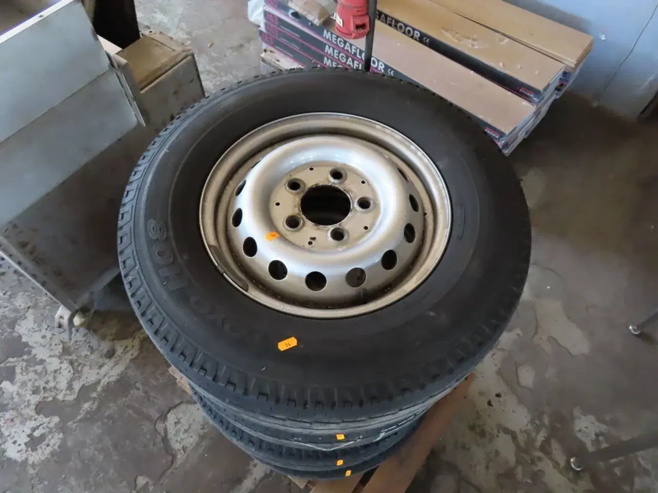 Billede 5 - 4 stk sommerdæk på fælge til VW Crafter (TOYO HO8 dæk)