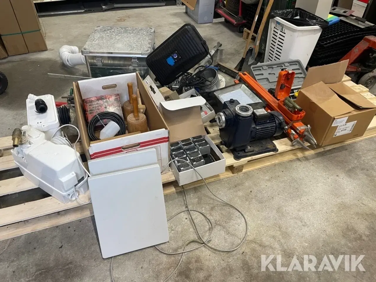 Billede 2 - Stort Lot af diverse udstyr - lamper, rotationslaser, kværn