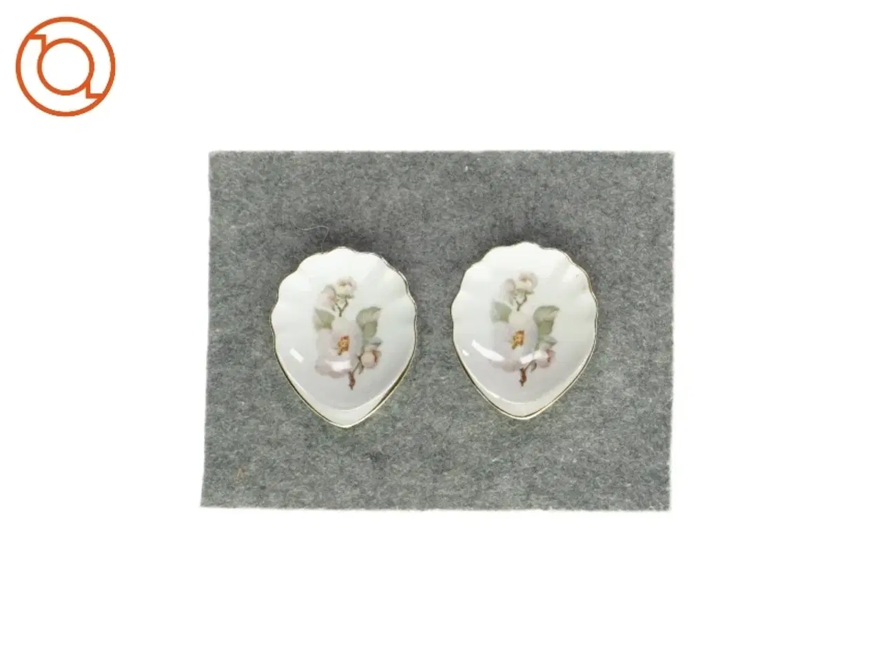 Billede 1 - Små skåle med blomstermønster (2 stk.) fra Ukendt (str. LB:10x8,5cm)