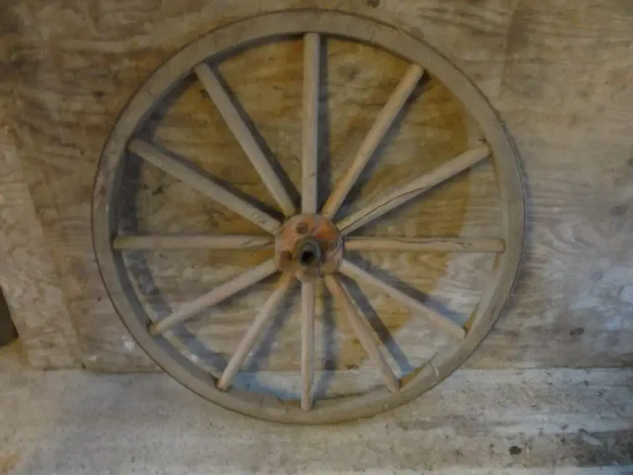Billede 1 - Gammelt vognhjul