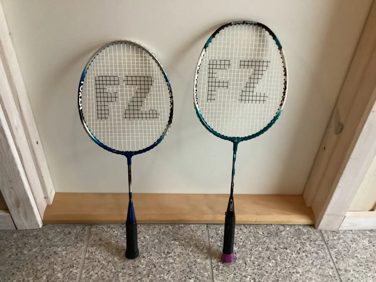 Billede 1 - 2 meget fine FORZA børne badmintonketchere