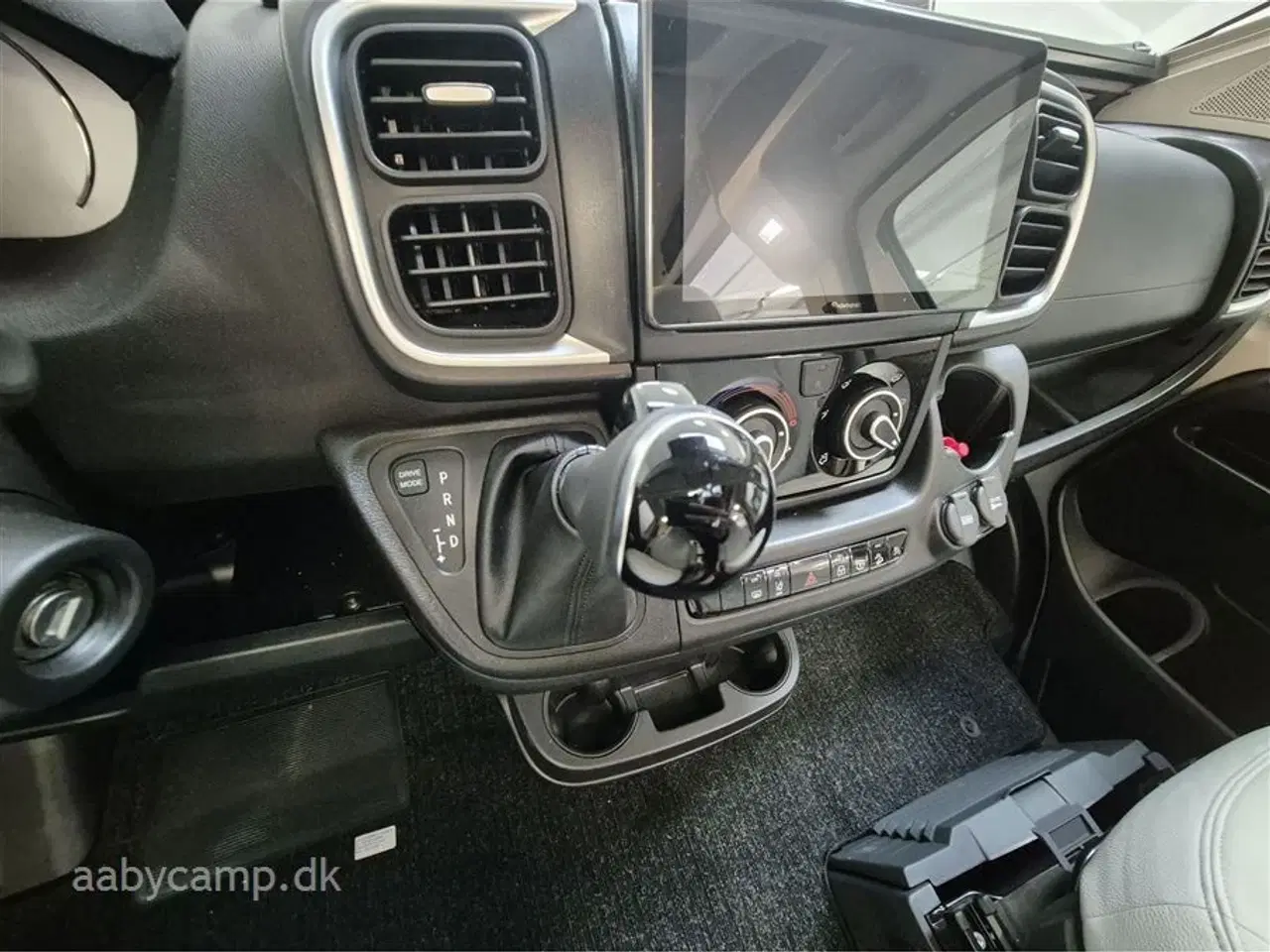 Billede 5 - 2026 - Autostar van 630LJ Design Edition   Luksus Van. Automatgaer. lædersæder.  Alufælge,  langsgående senge.