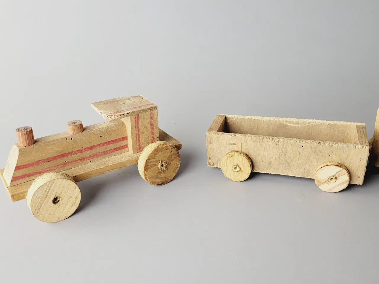 Billede 4 - ⭐️: Unik Retro trætog – Charmerende & Unikt