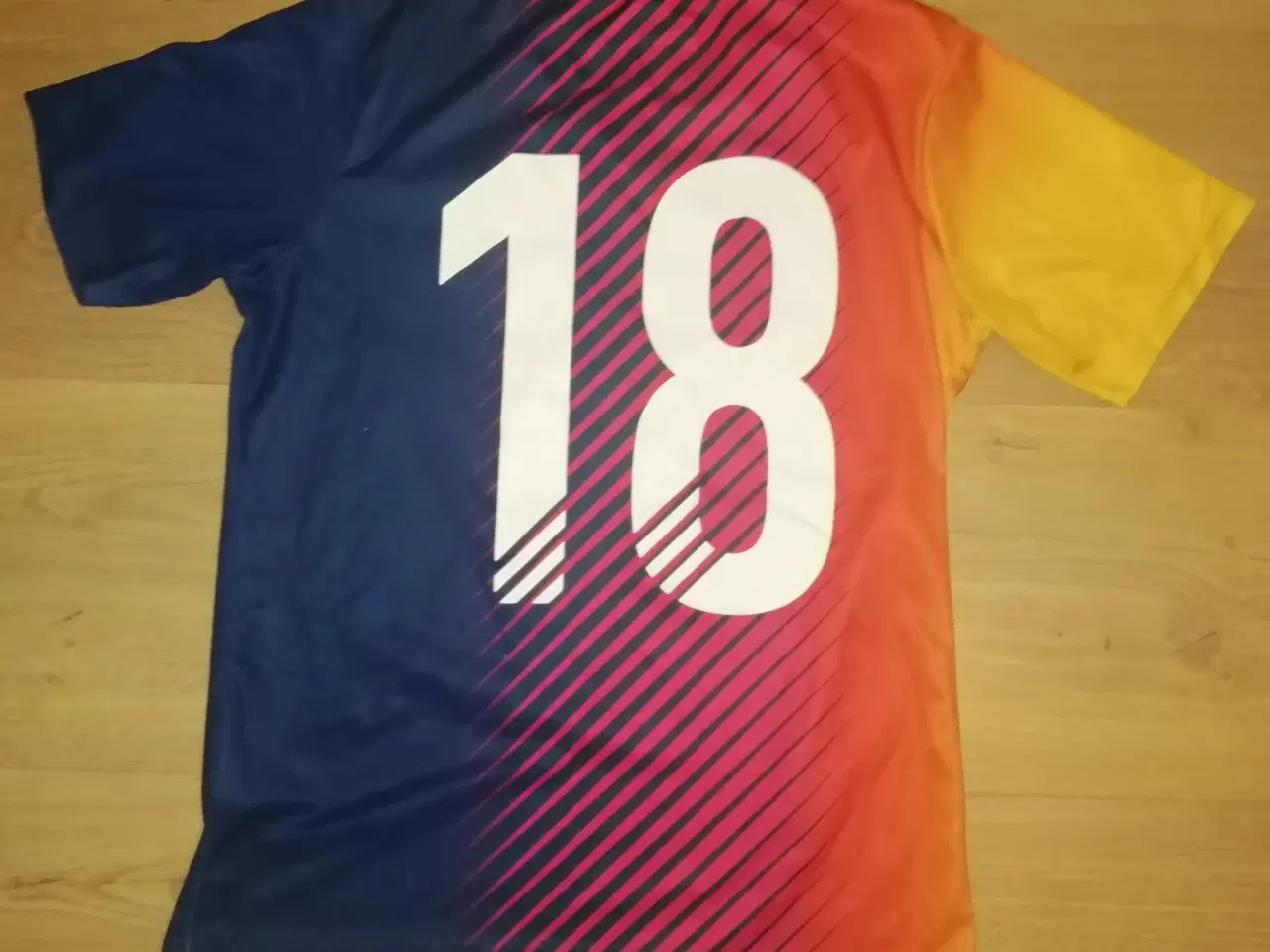 Billede 3 - EA SPORTS FUT18, FLOT STAND, STR. M