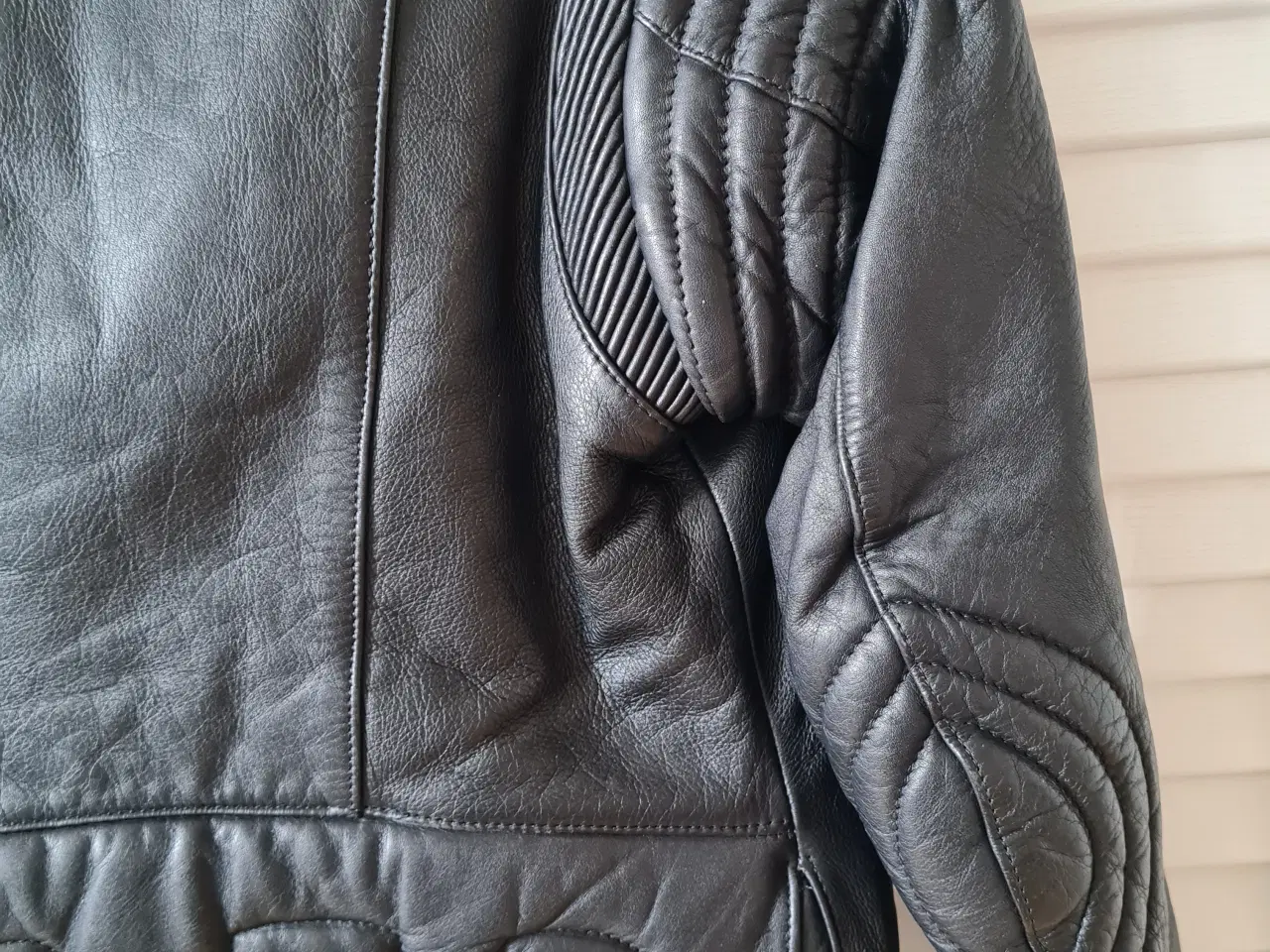 Billede 4 - Mc-jakke ægte læder,  dame