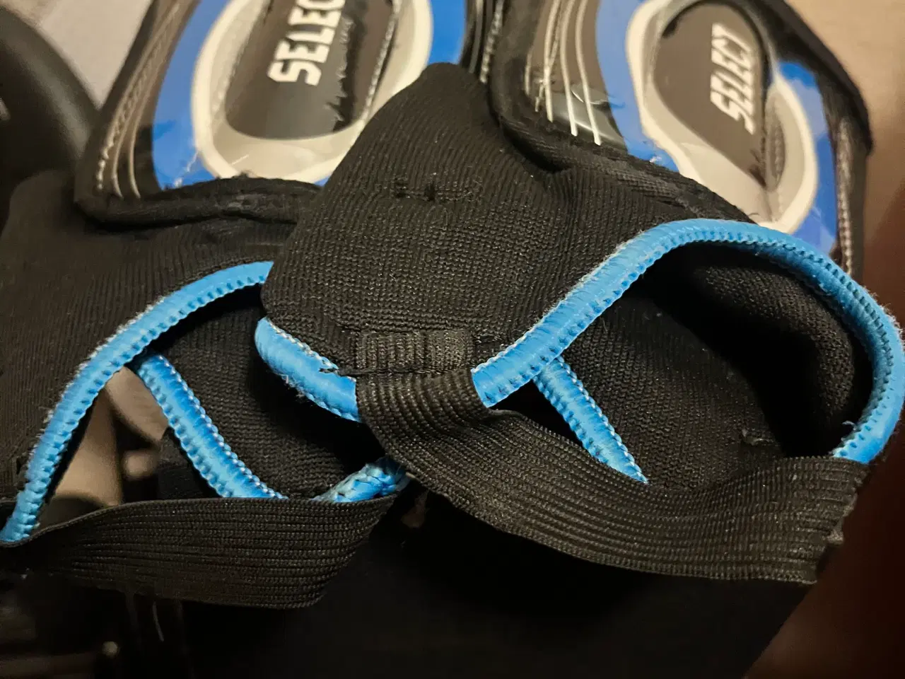 Billede 4 - Benskinner fra Selected. 