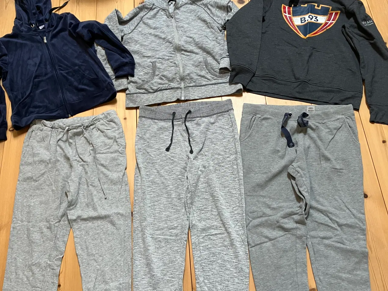 Billede 1 - Joggingtøj/homewear bukser og trøjer