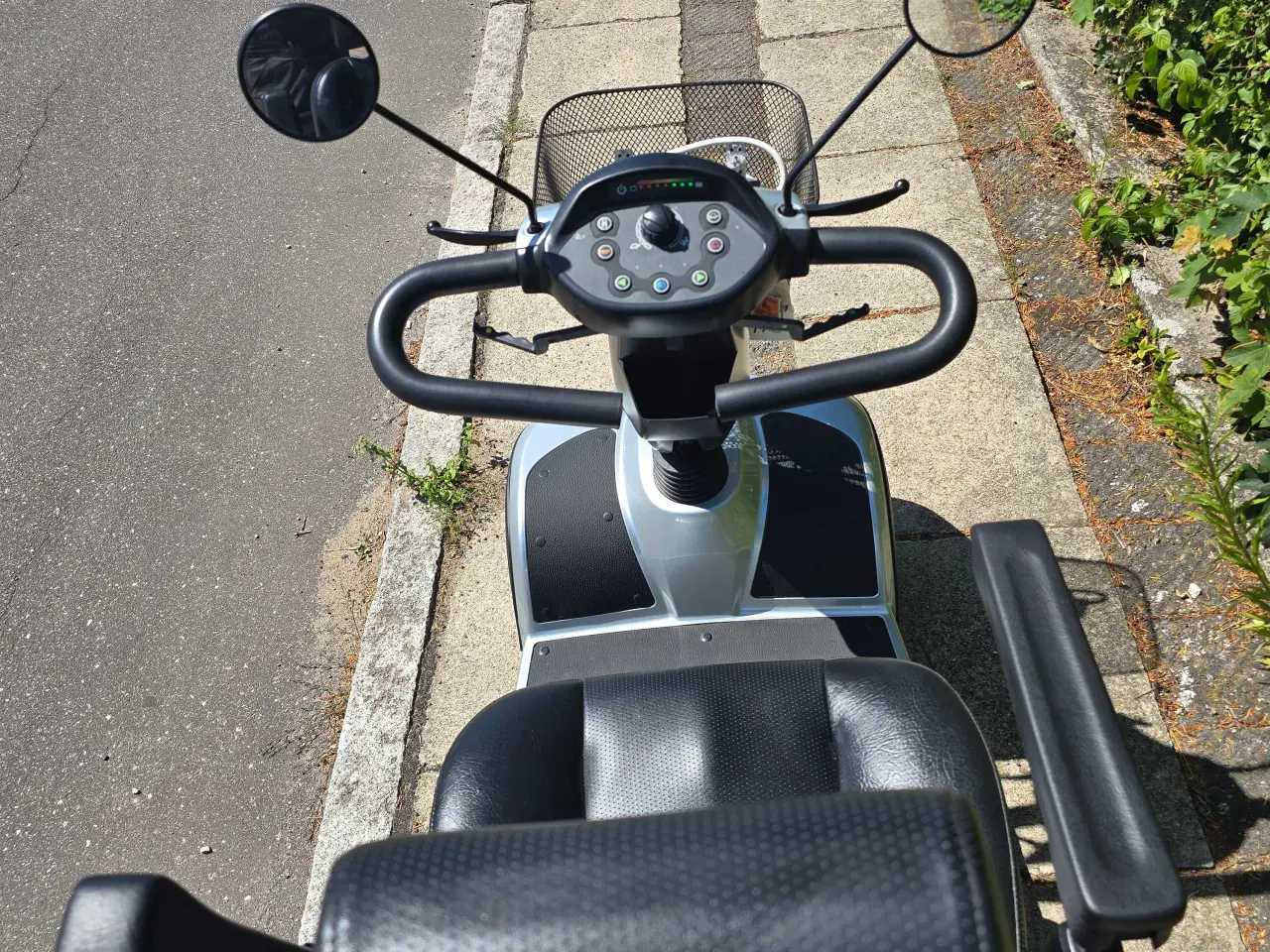Billede 1 - Elscooter mrk Invacare årg 2023