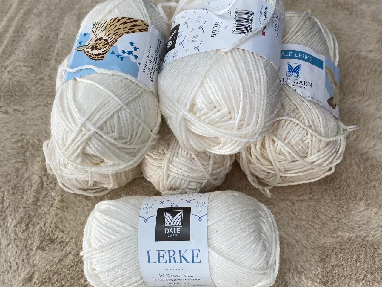 Billede 2 - Lækkert Dale Lerke garn 112 nøgler - 18 farver