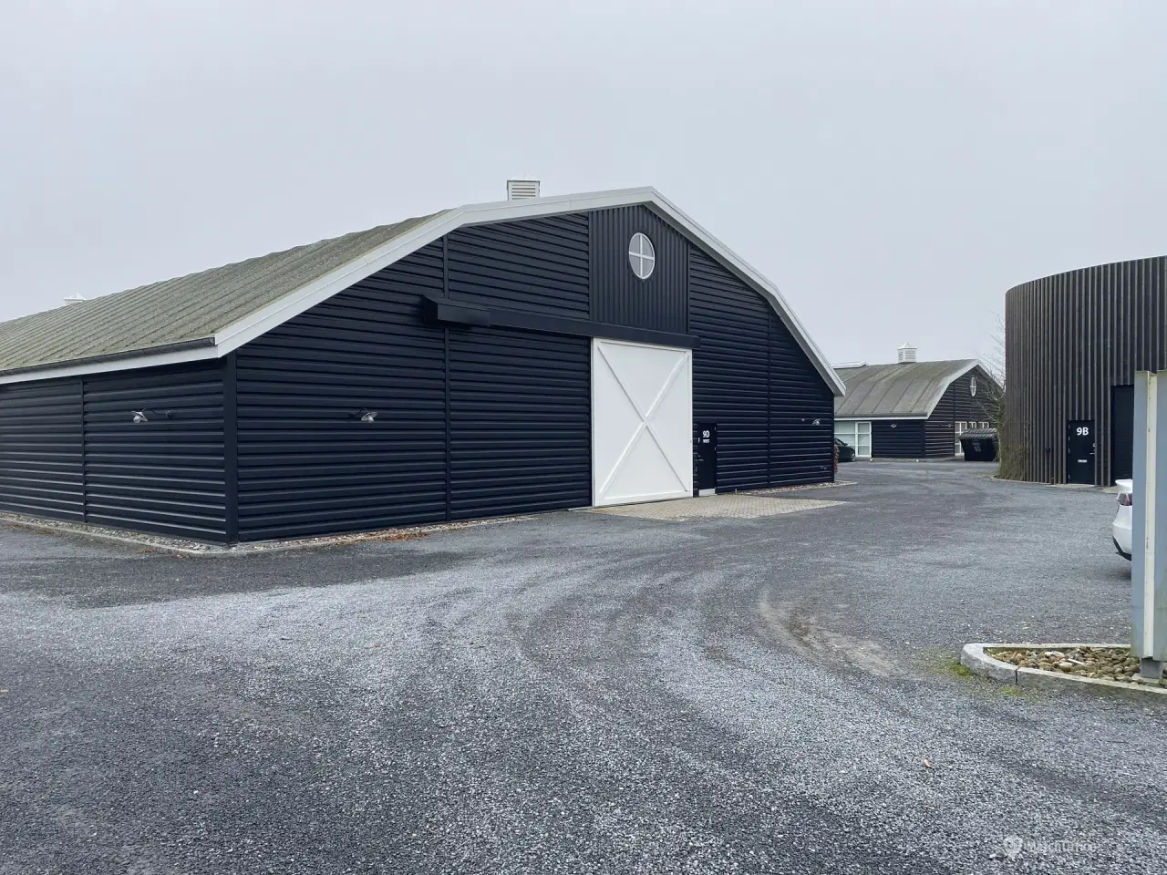 Billede 13 - Rummeligt tørt lager i gadeplan med port - bil kan køres helt til lager