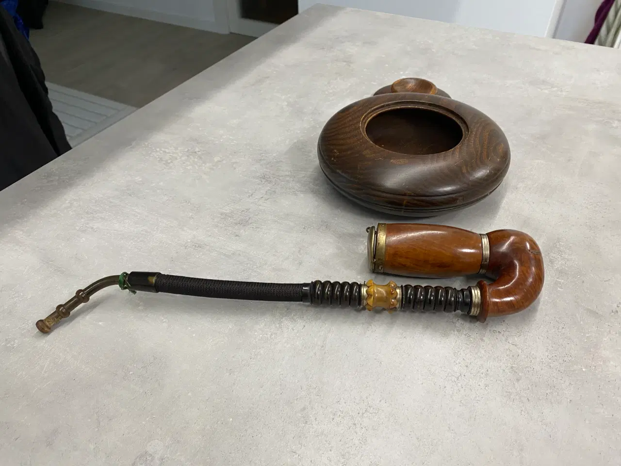 Billede 2 - Gammel antik lang pibe i træ med gammel askesamler