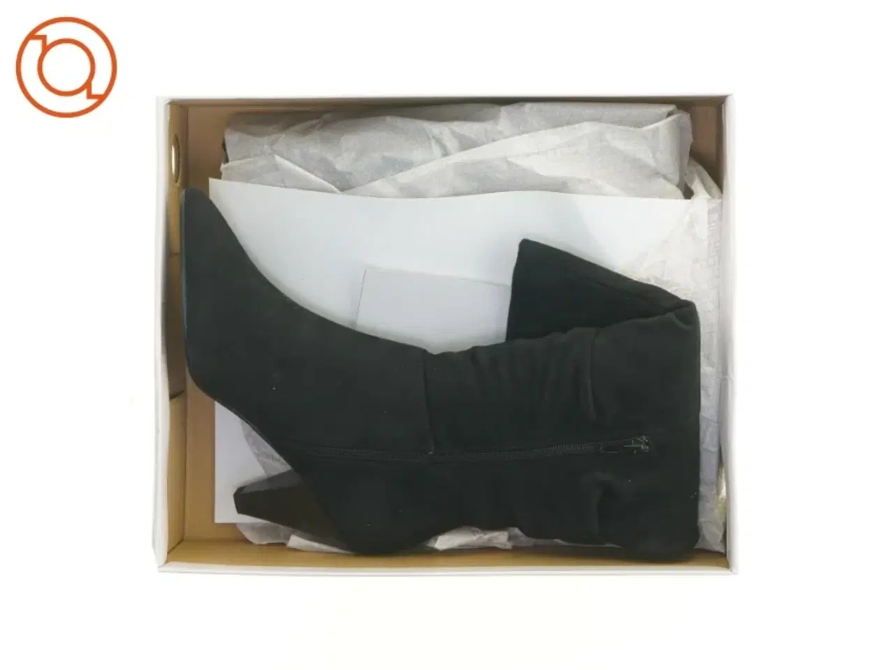 Billede 2 - Sorte støvler med hæl (str. 39)