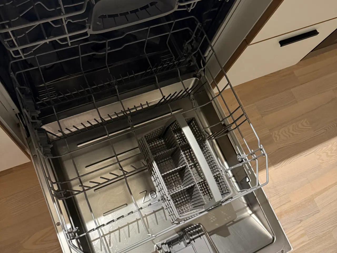 Billede 3 - Bosch opvaskemaskine underbygget hvid