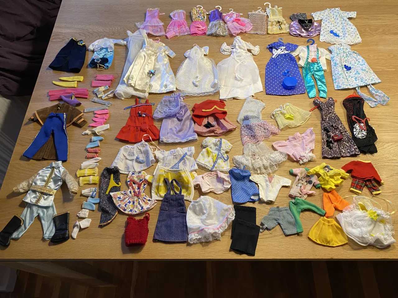 Billede 4 - Barbie dukker med tøj