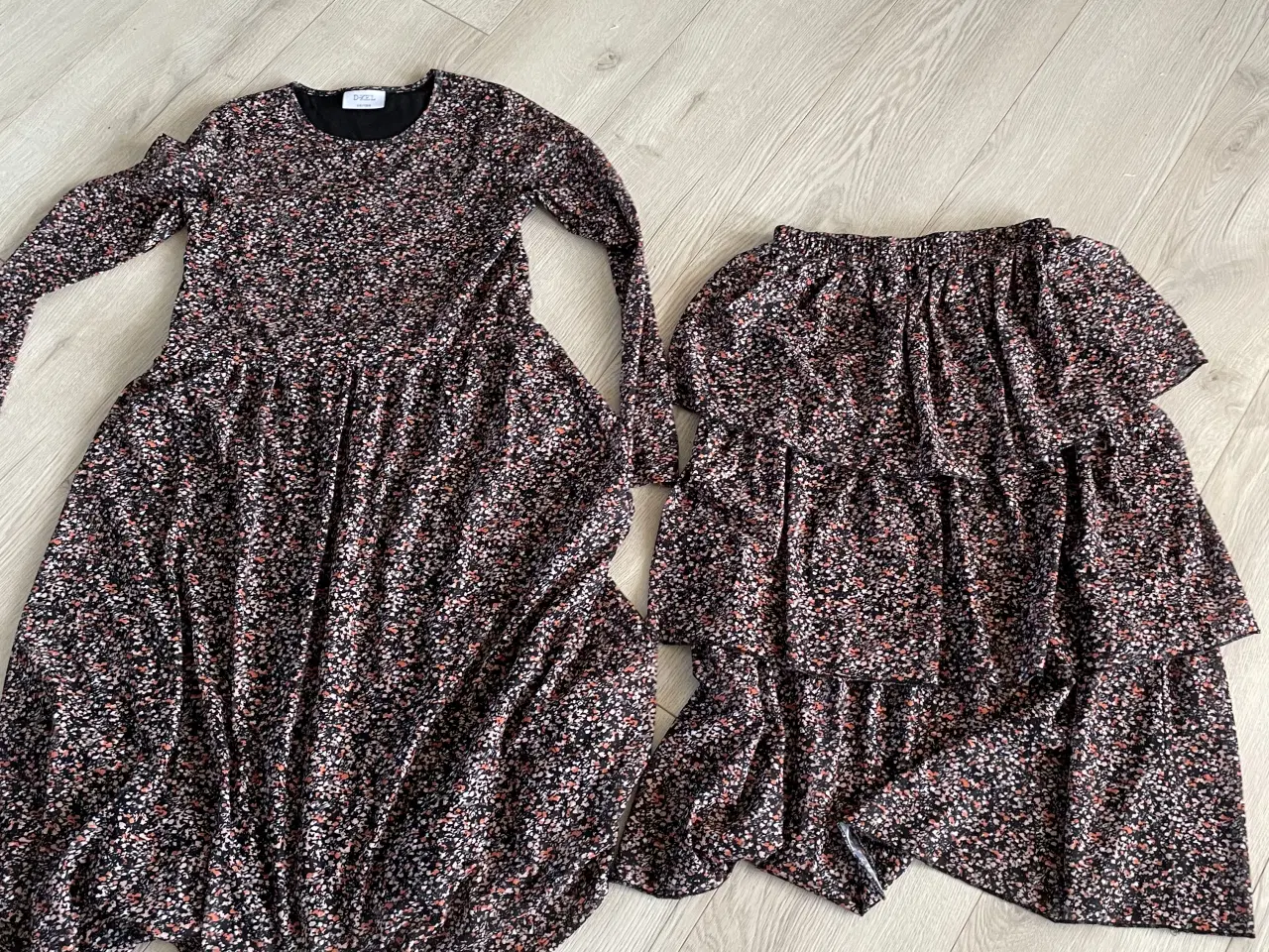 Billede 1 - Flot kjole og nederdel str 14