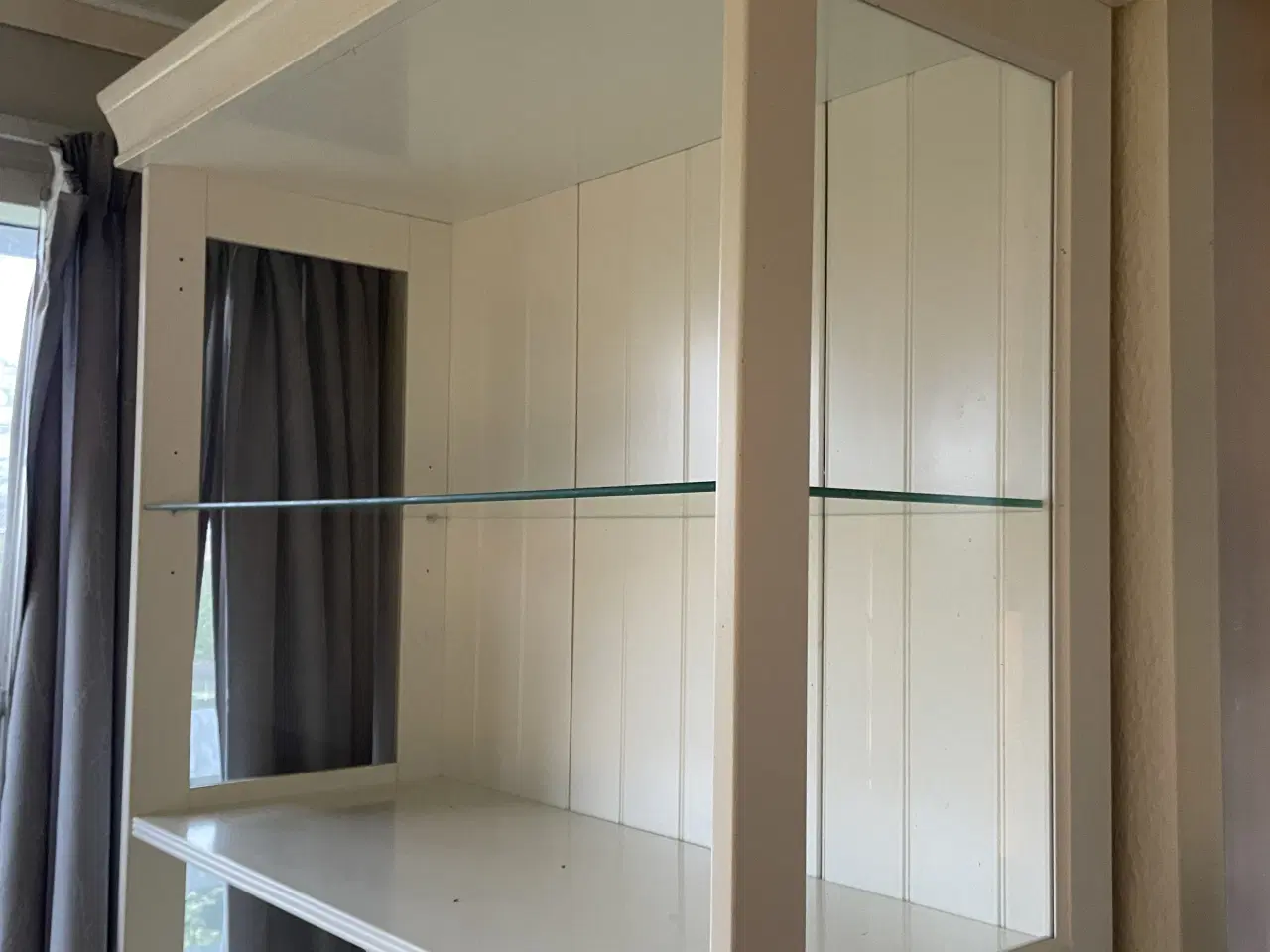 Billede 2 - Gratis reol med glashylder