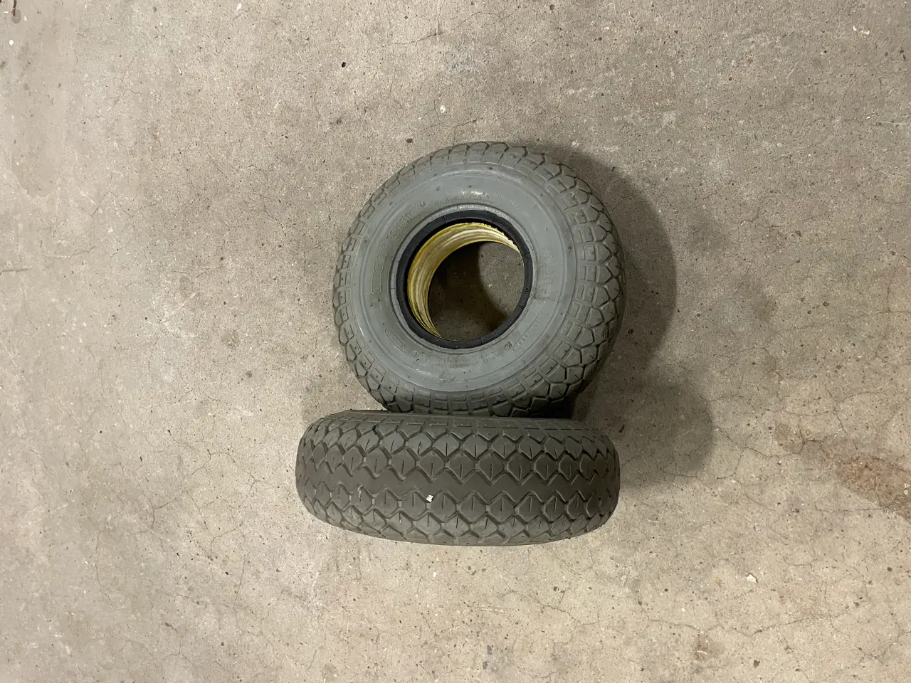 Billede 2 - Massive dæk brugte tl salg.