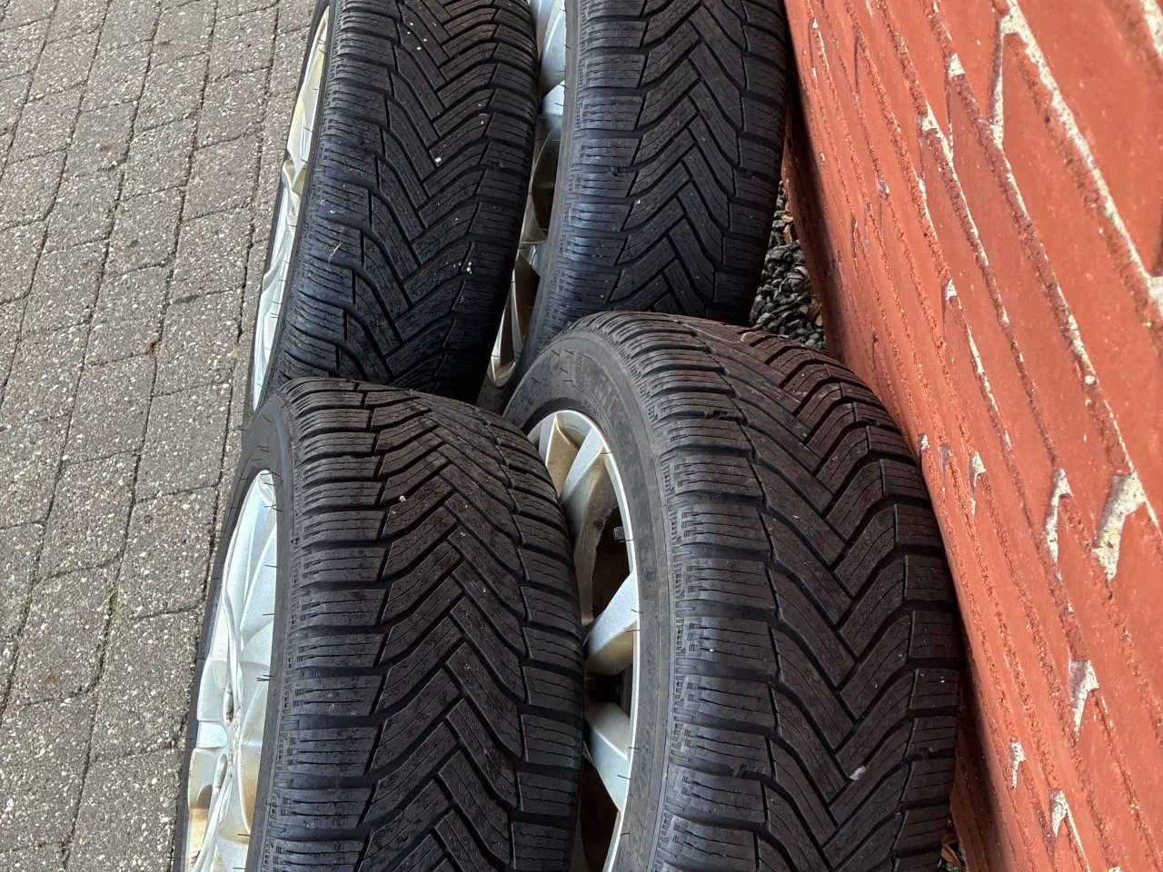 Billede 2 - Vinterhjul til salg 17”. 