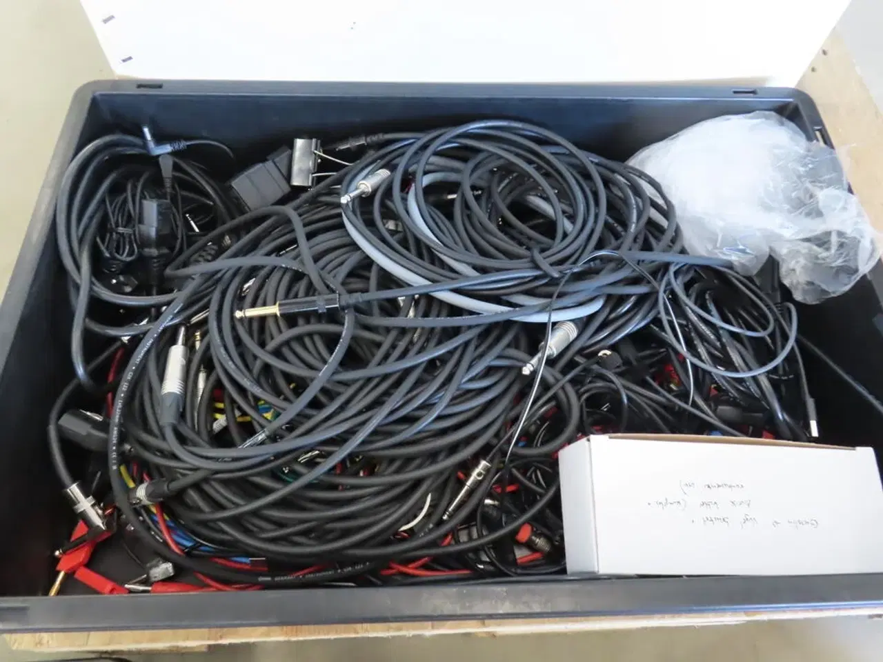 Billede 4 - Palle med rester fra TC ELECTRONIC