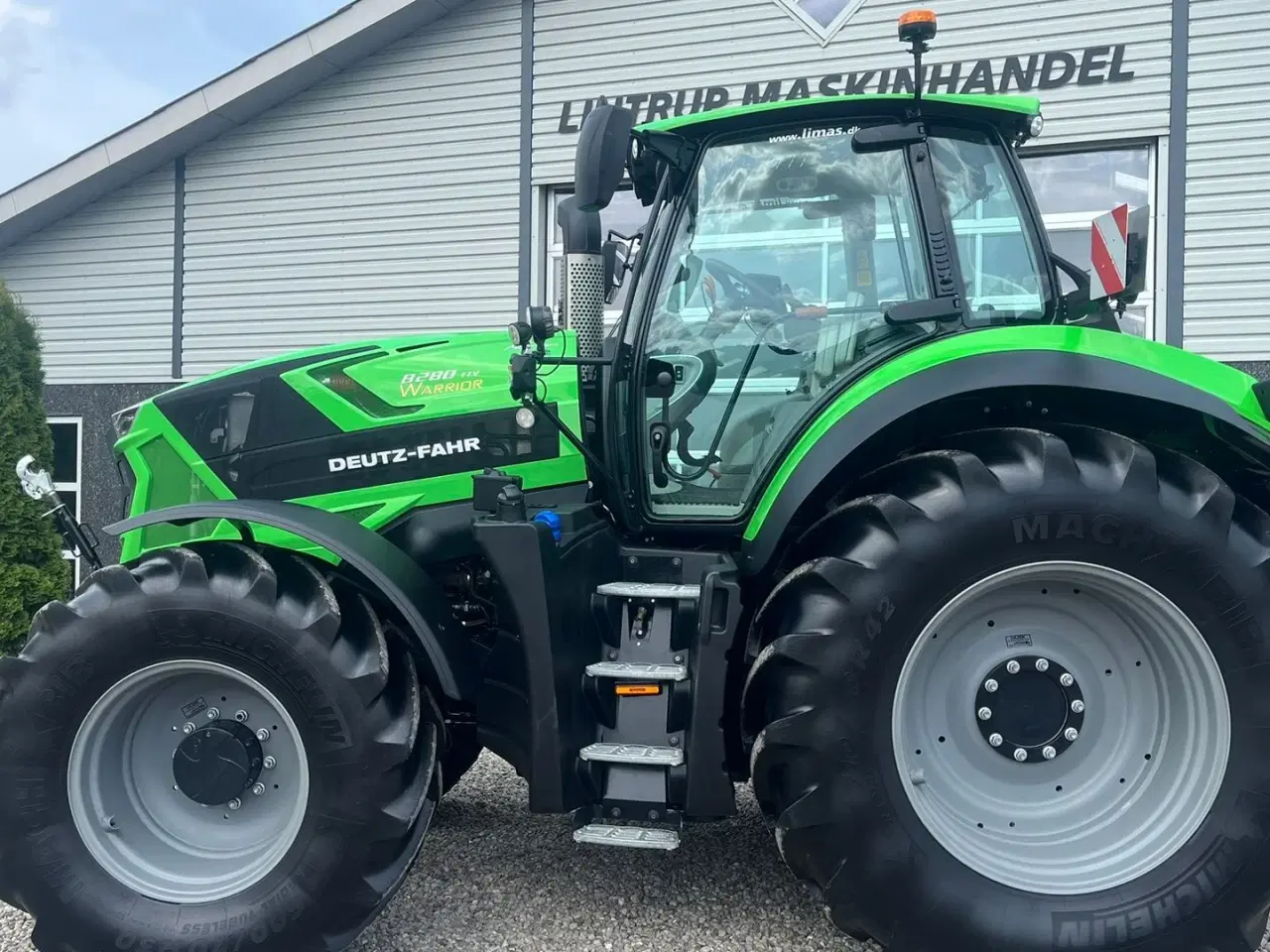 Billede 14 - Deutz-Fahr Agrotron 8280 TTV Stage V Warrior med fuld affjedring og evt. GPS