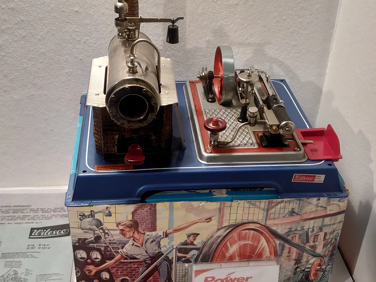 Billede 1 -  Wilesco D16 m. kasse, tabs, olie mm. Afprøvet