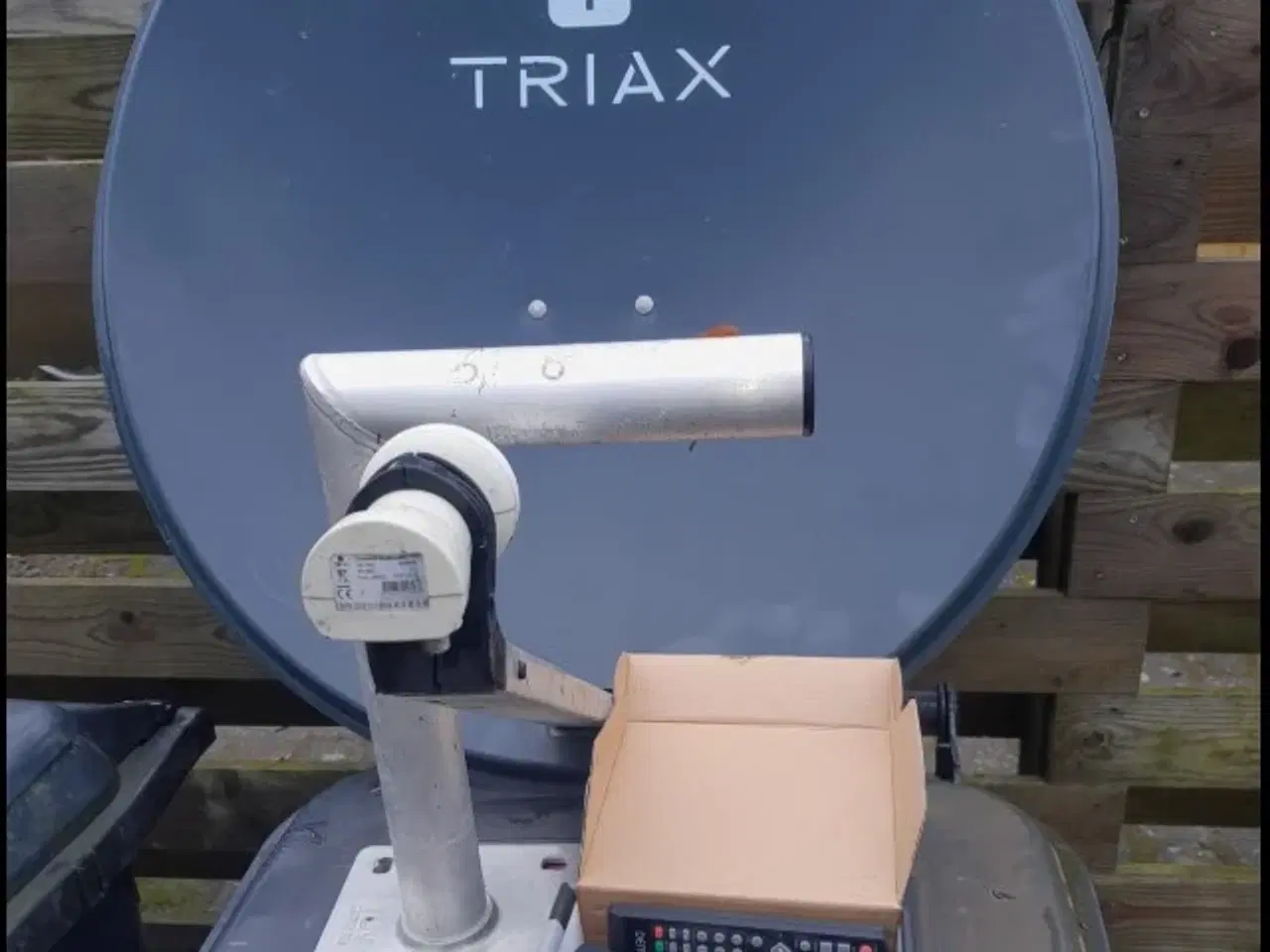 Billede 1 - Parabol med vægophæng og modtagerboks