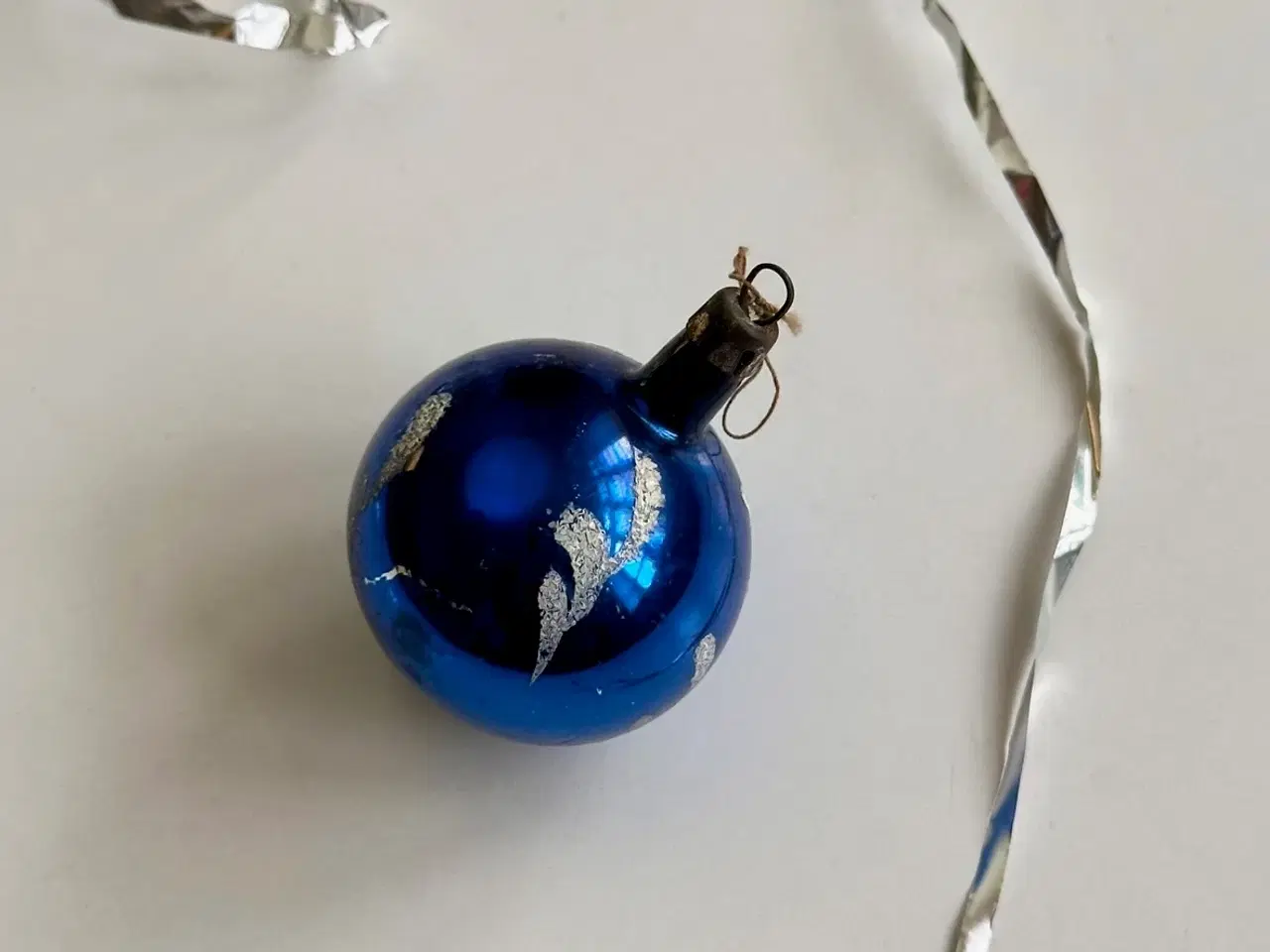 Billede 1 - Gammel julekugle, lille blå