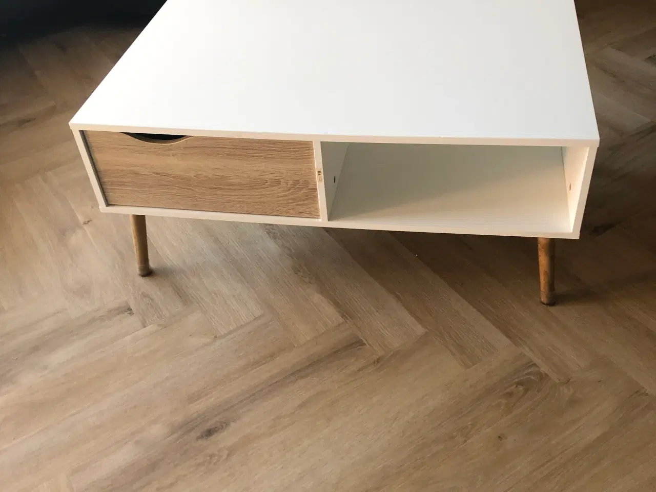 Billede 2 - Sofabord hvid med skuffe og hylde