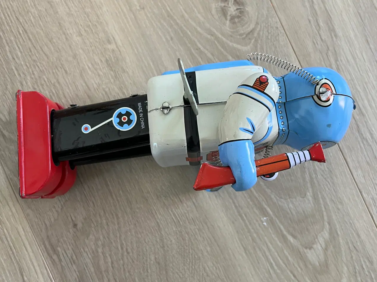 Billede 5 - Tin robot med optræk