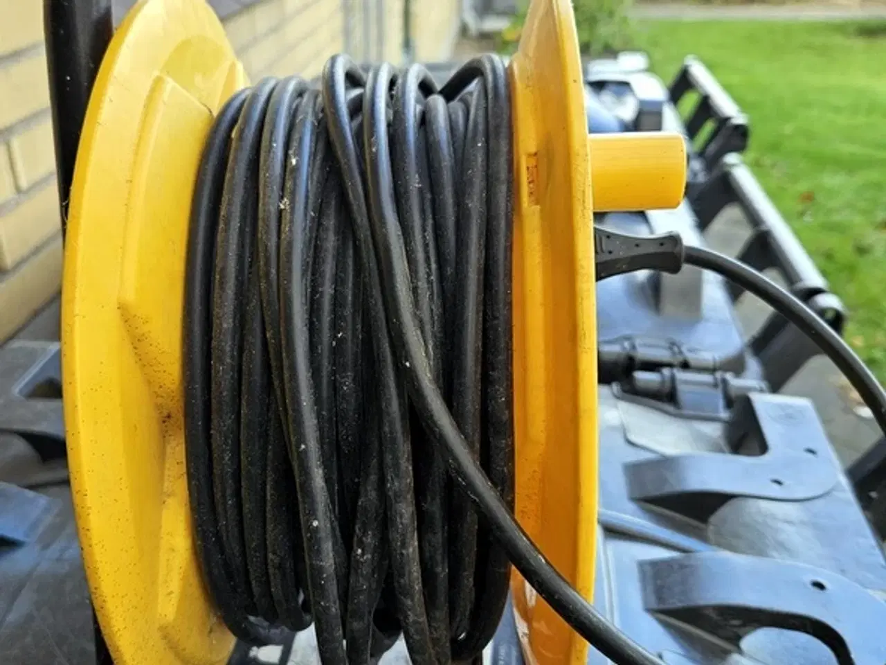 Billede 2 - Kabelrulle med 25 m. kabel.