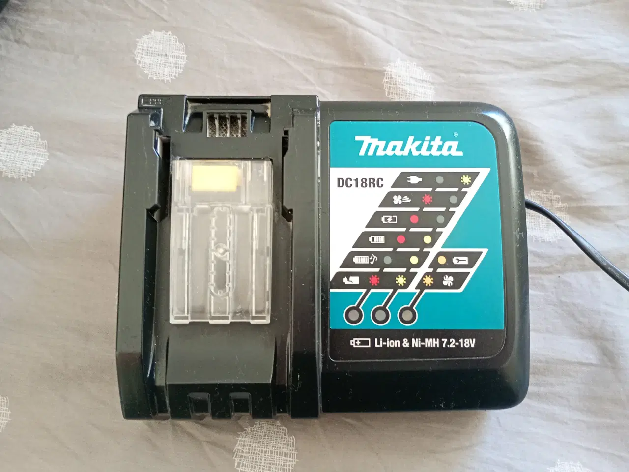 Billede 1 - Original Makita oplader som ny Den virker som