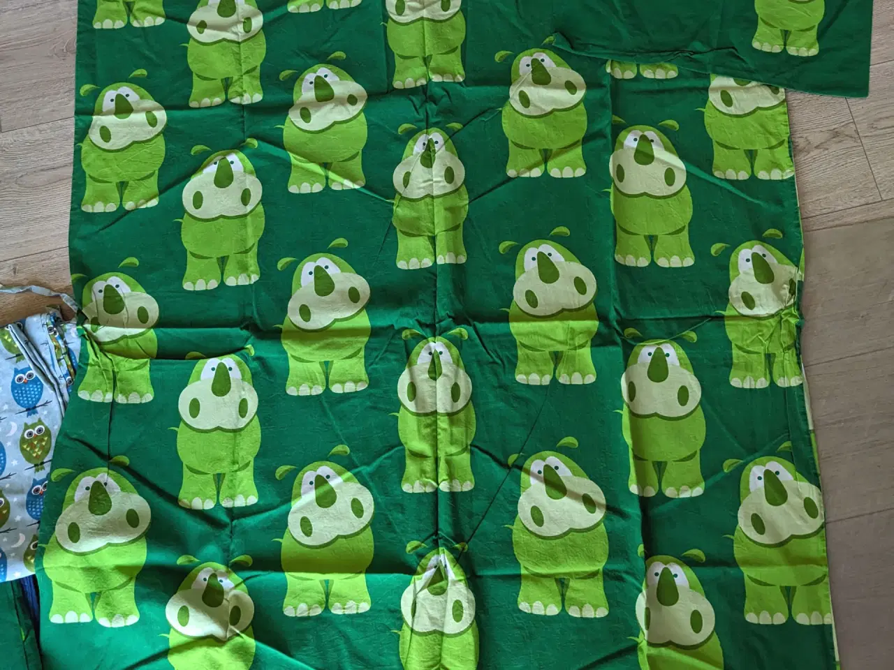 Billede 1 - Junior sengesæt Grøn med flodheste1