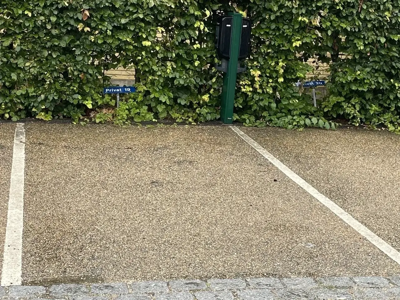Billede 1 - Parkeringsplads med el-lader til personbiler. Amager