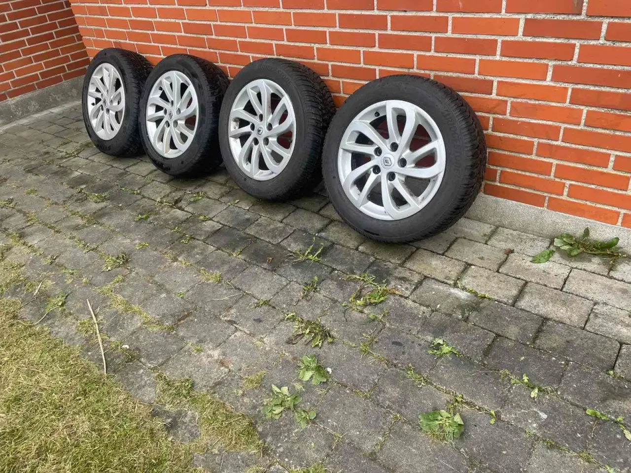 Billede 2 - 16” Originale Renault Alufælge med vinterdæk