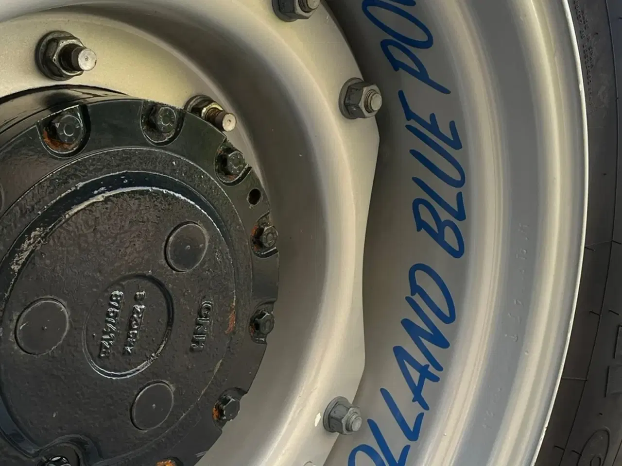 Billede 11 - New Holland T5.100 Blue Power udstyrs model, med brede hjul, frontlift og ekstra lys.