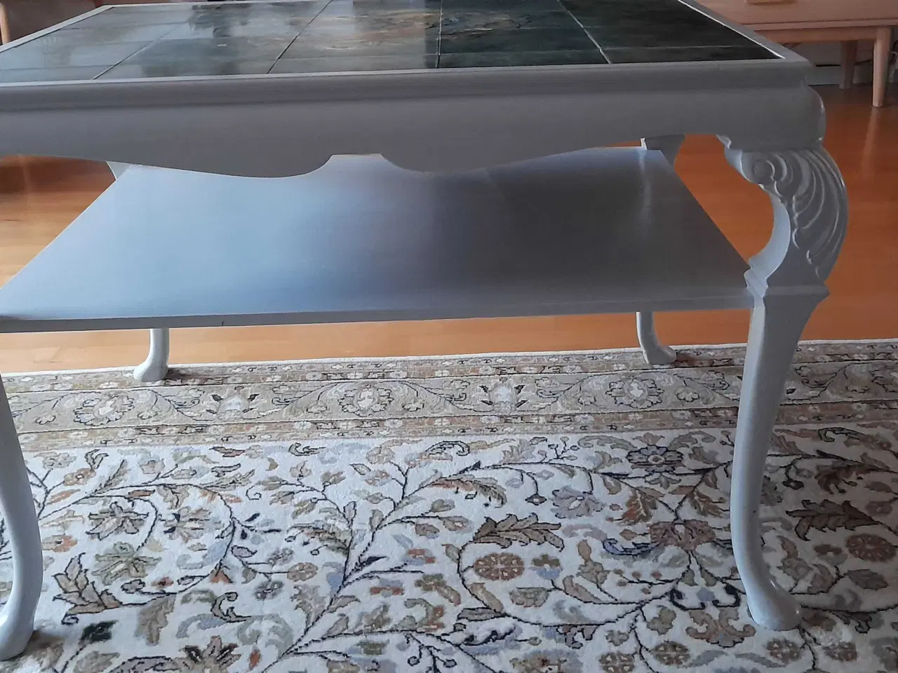 Billede 2 - Sofabord malet i lysegrå.