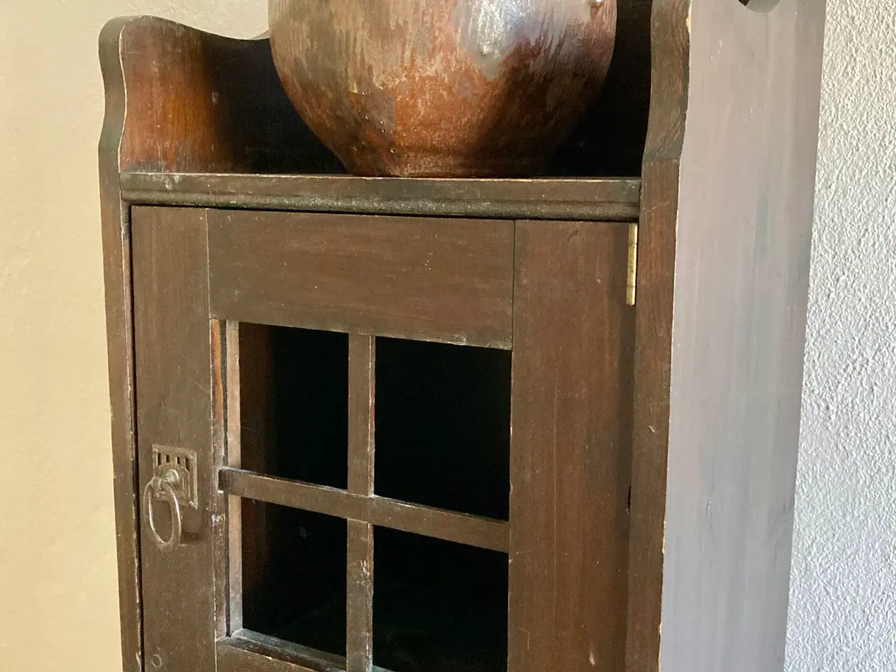 Billede 4 - 60’er fyrretræs reol / skab med 3 hylder og låge