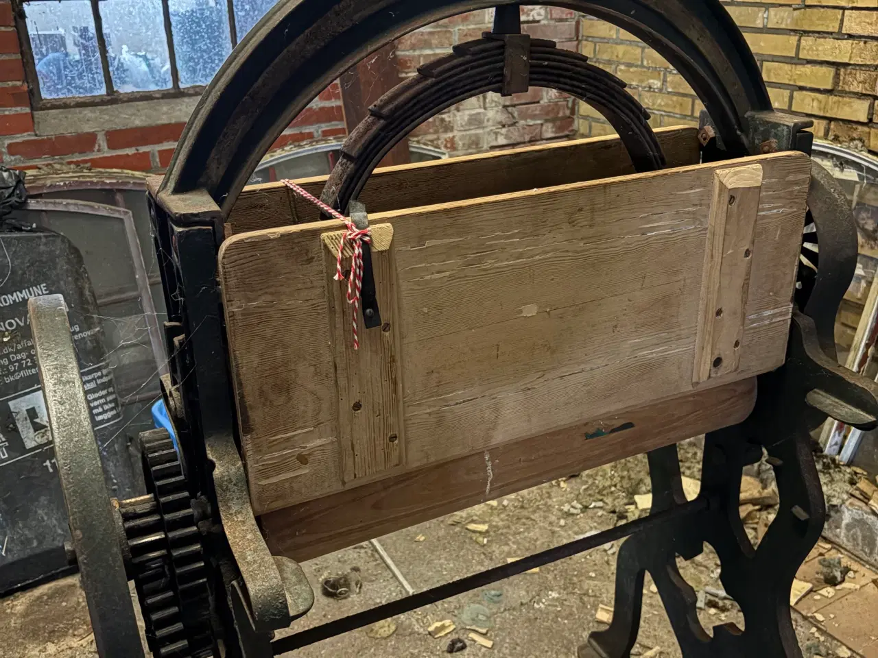 Billede 1 - Antik hånddrevet presse i støbejern