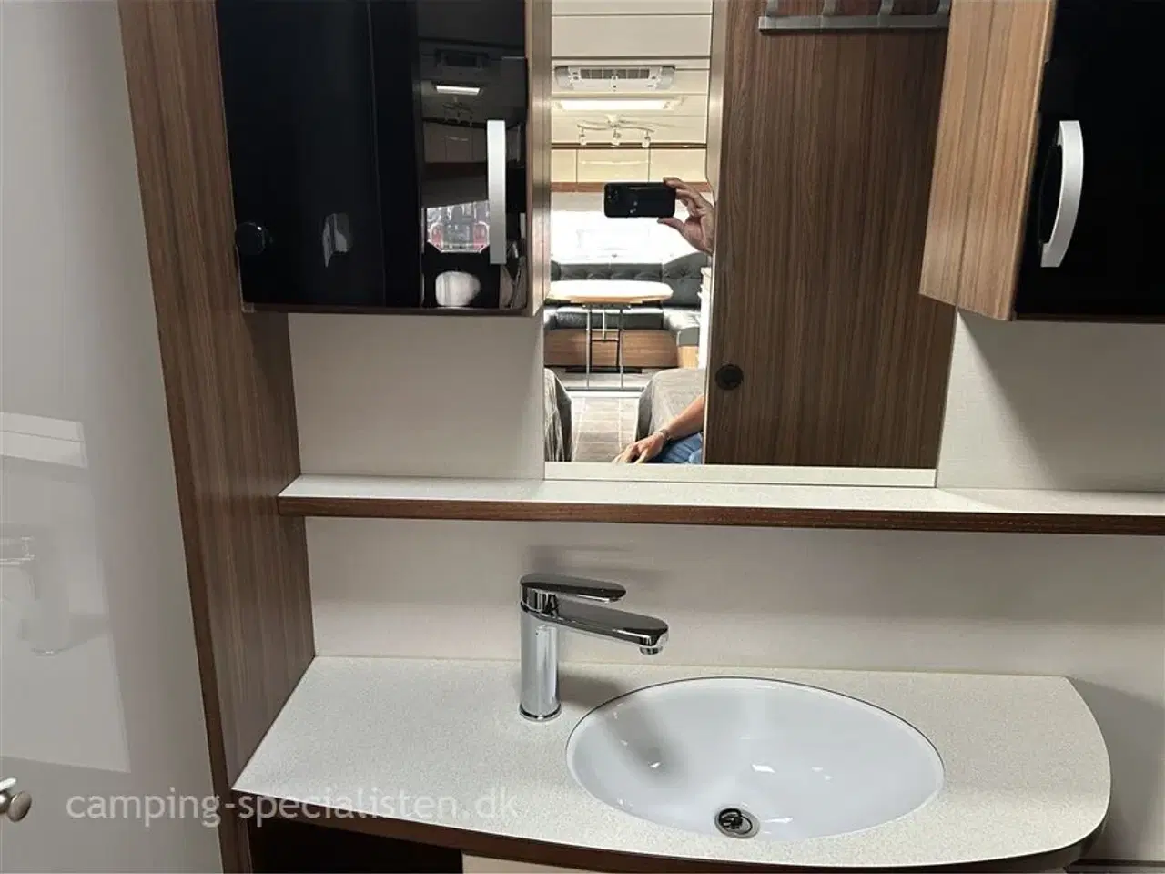 Billede 13 - 2020 - Polar Customized 680   Polar  Customized 680 med enkelte senge og ende badeværelse model 2020 kan nu ses hos Camping-Specialisten.dk