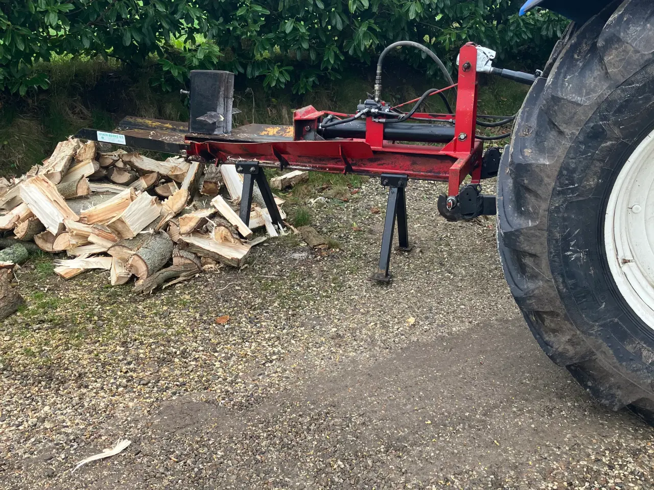 Billede 2 - Traktormonteret brændekløver
