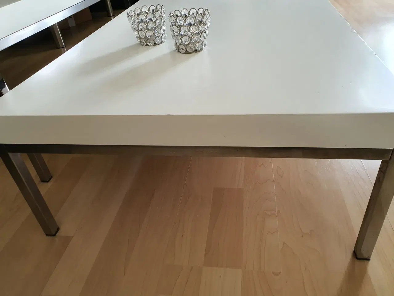 Billede 4 - Sofabord i mat/hvid (lavt/aflangt bord)