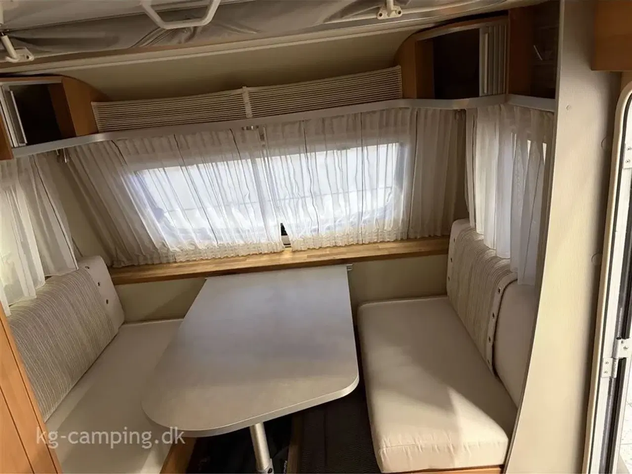 Billede 5 - 2015 - Hymer Eriba Feeling 425 Lille let rejse vogn med fortelt. Står yderst velholdt.