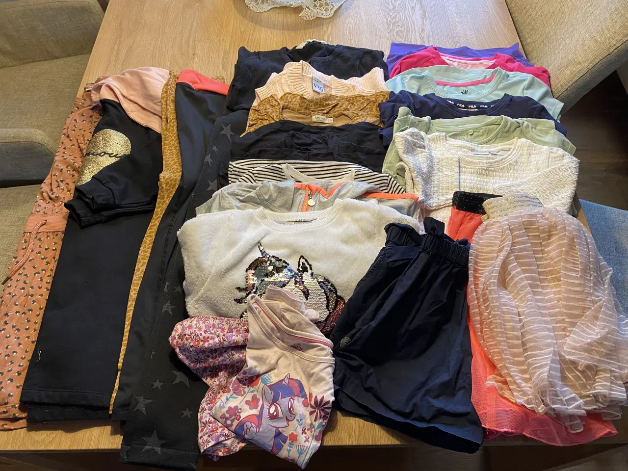 Billede 19 - Bluser, sweat, nederdele, tshirt  122/128