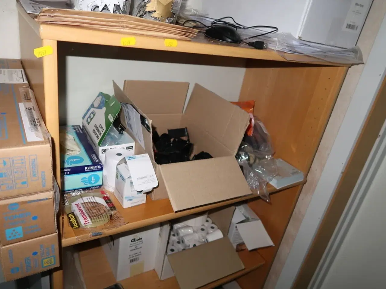 Billede 8 - Computerskærm, printere, skæremaskine, reoler, kontorartikler m.m.
