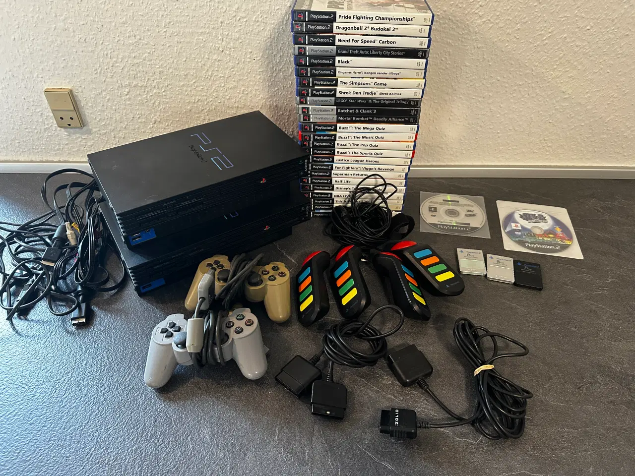 Billede 1 - Playstation 2 pakke med 2 maskiner og 27 spil