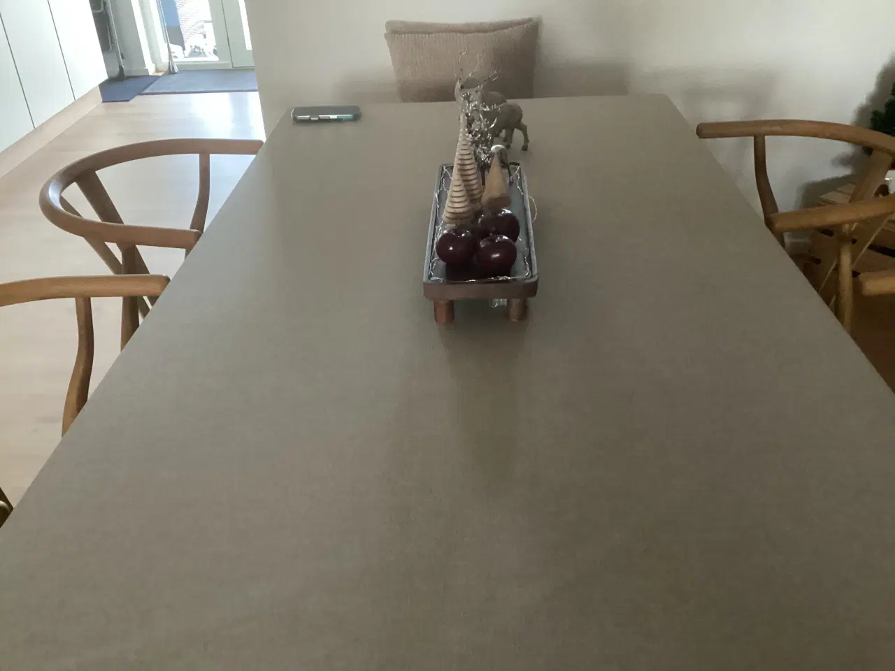 Billede 2 - Spisebord med udtræk i hvidolieret massiv eg.