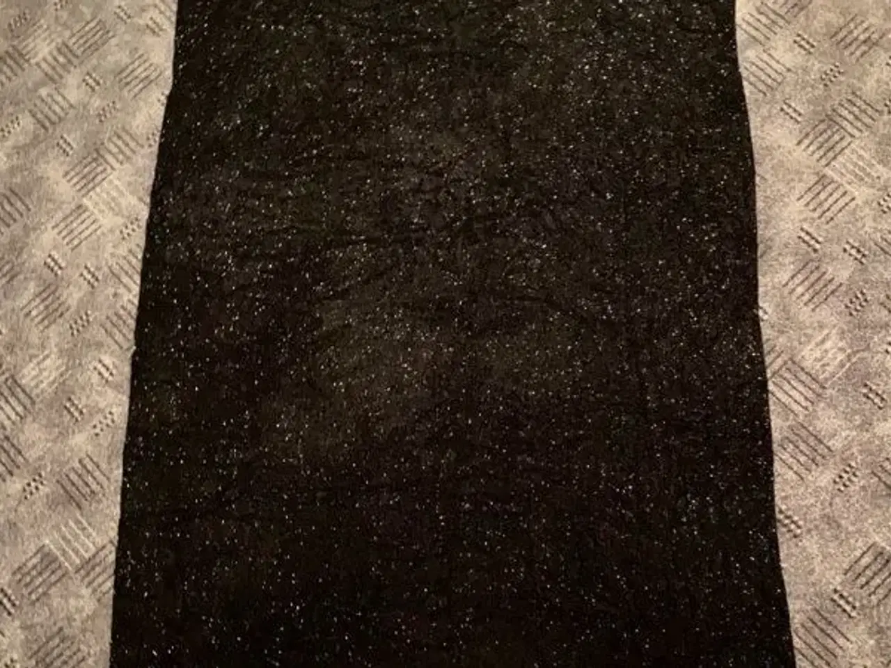 Billede 2 - Ubrugt sort velour sjal med glimmer