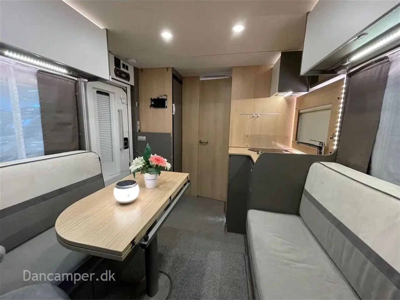 Billede 8 - 2024 - LMC Tourer H 720 Lift LMC Tourer H 720 Lift, 140 Hk, 9-trins aut., El-støttefødder, vandbåren varme i gulvet samt blæsevarme - en god vintervogn